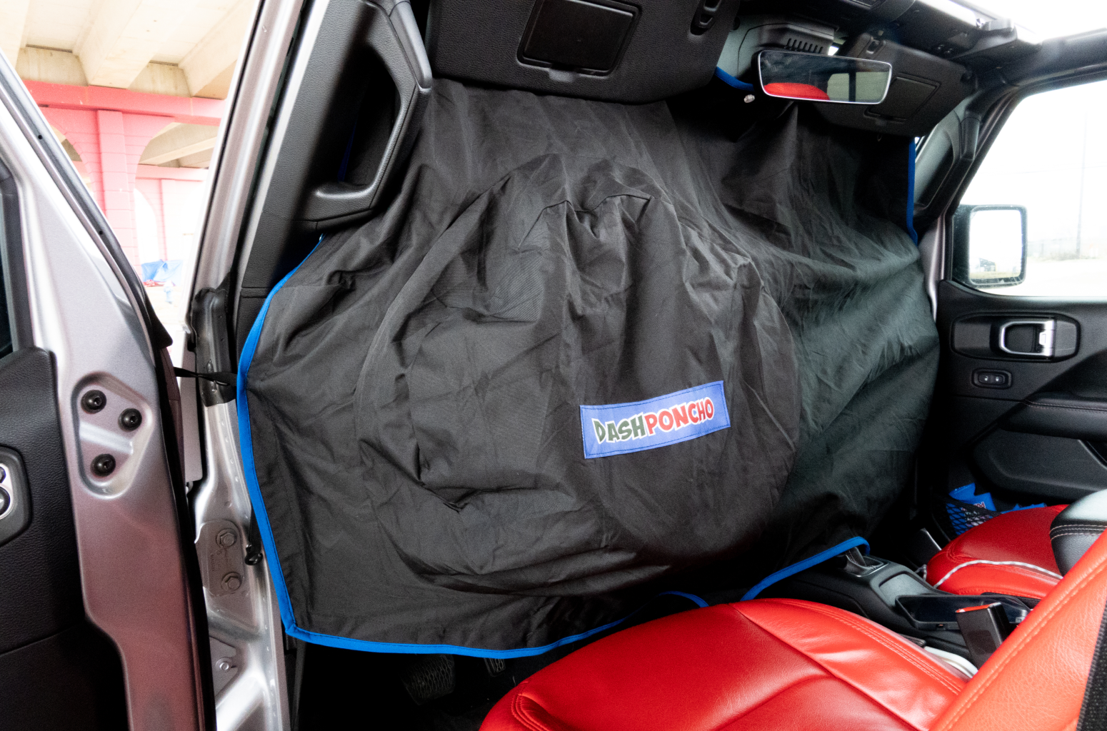JL / JLU JEEP WRANGLER & JT JEEP GLADIATOR RAIN COVER dashboard view
